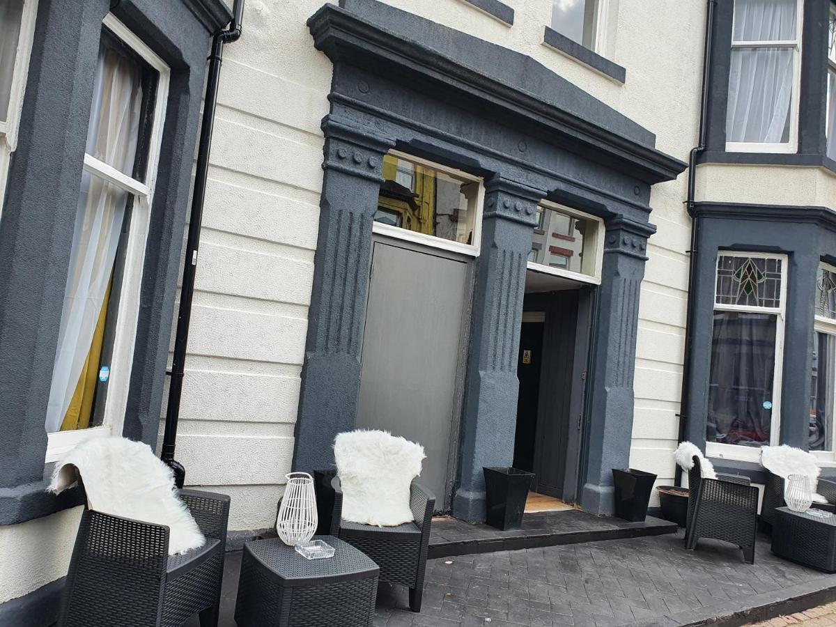 Balkan Hotel - Blackpool — Photos 1